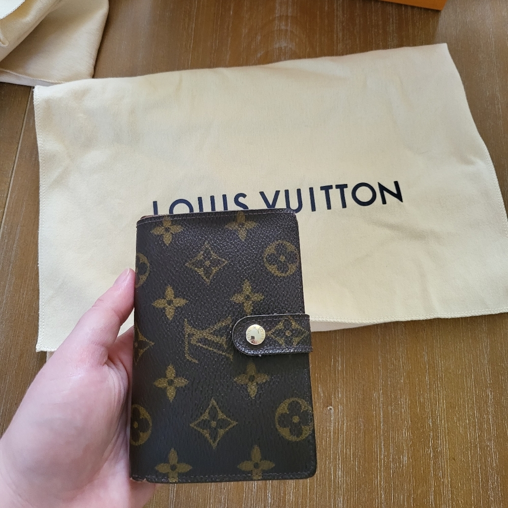 Louis vuitton kisslock wallet